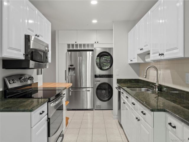  1 BR,  1.00 BTH &nbsp;Garden style home in White Plains