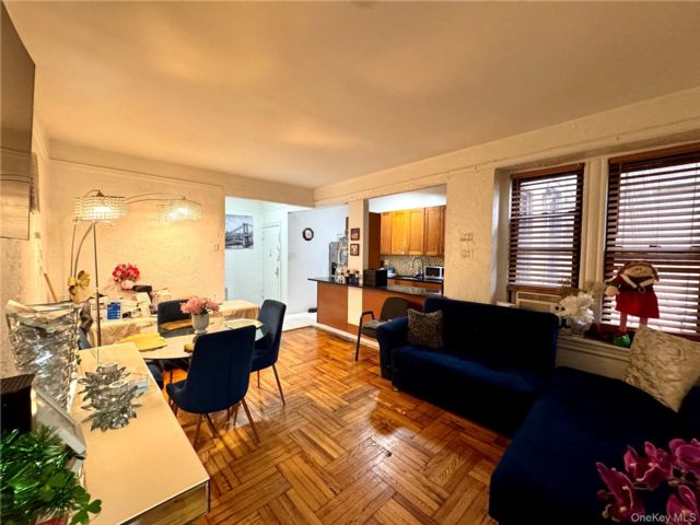 1 BR,  1.00 BTH &nbsp;Other style home in Jackson Heights