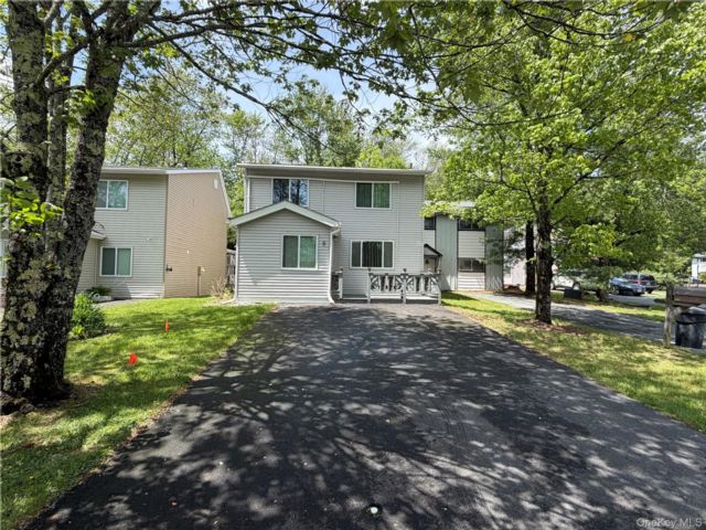  3 BR,  3.00 BTH &nbsp;House style home in Kiamesha Lake