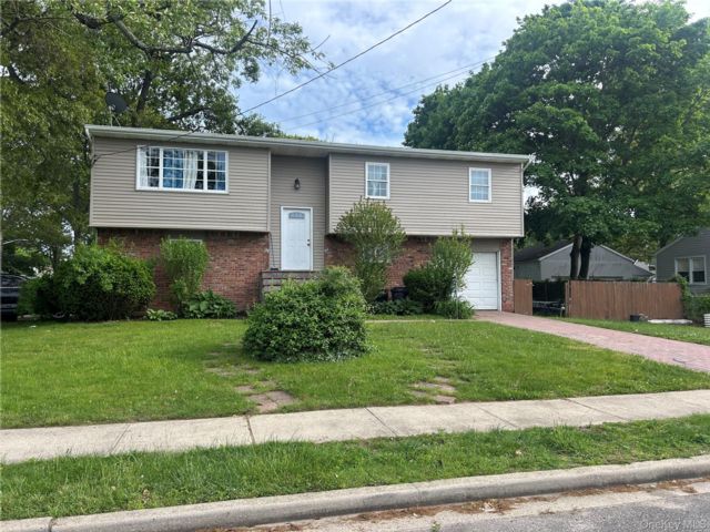  5 BR,  2.00 BTH &nbsp;Hi ranch style home in Massapequa