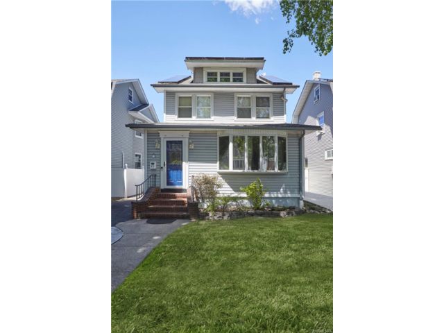  3 BR,  1.00 BTH &nbsp;Colonial style home in West Brighton
