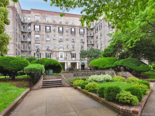 Studio,  1.00 BTH &nbsp;Other style home in Woodside