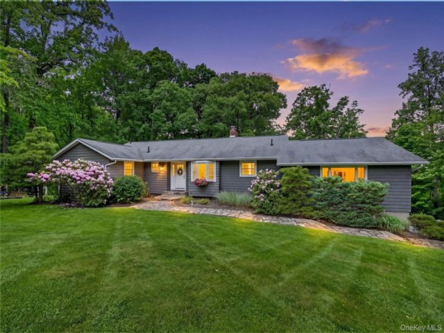  3 BR,  3.00 BTH &nbsp;Ranch style home in Cornwall