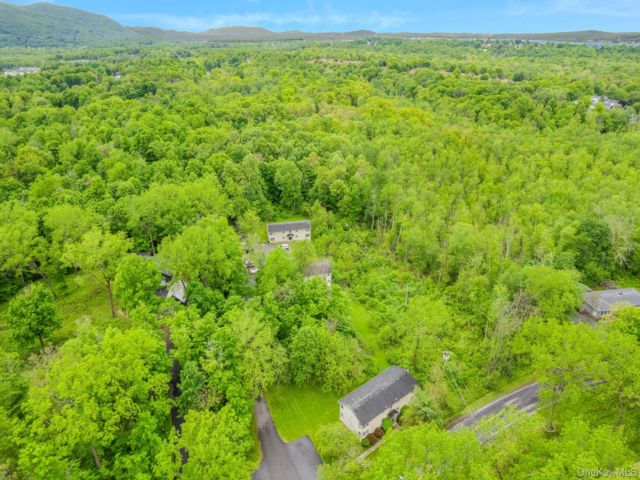  8 BR,  4.00 BTH &nbsp;House style home in Fishkill