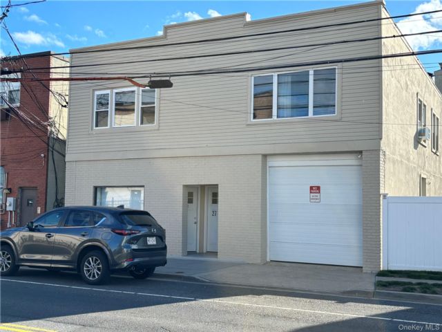 Studio,  0.00 BTH &nbsp;Commercial style home in East Rockaway