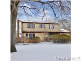  4 BR,  2.00 BTH &nbsp;Colonial style home in Ronkonkoma