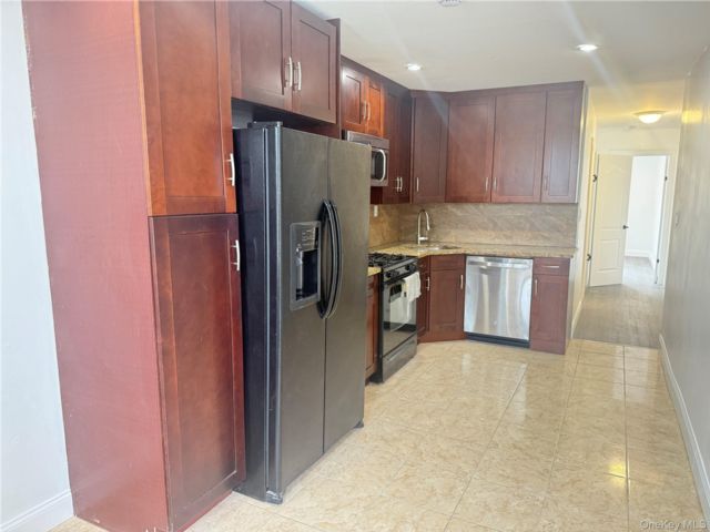  3 BR,  2.00 BTH &nbsp;Hi ranch style home in Floral Park