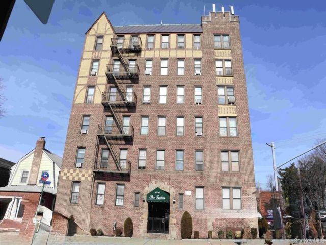 Studio,  1.00 BTH &nbsp;Mid rise style home in Flushing