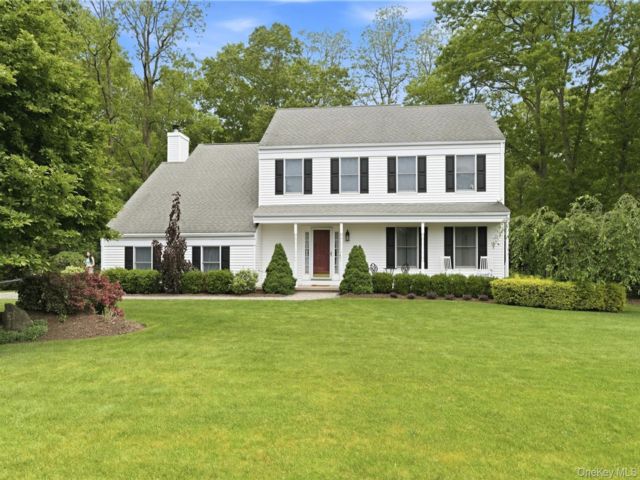  4 BR,  3.00 BTH &nbsp;Colonial style home in Miller Place