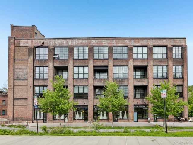  2 BR,  3.00 BTH &nbsp;Penthouse style home in Beacon