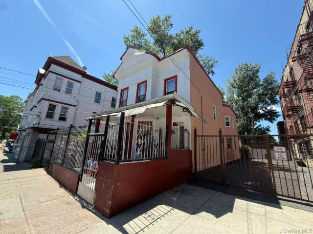 [Wakefield Real Estate, listing number 7293877]