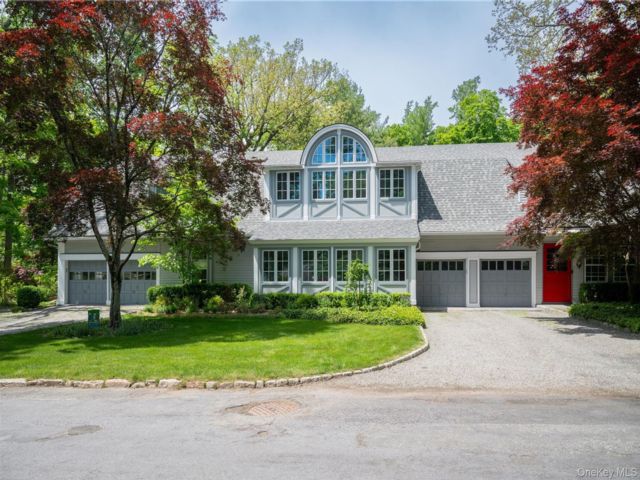  7 BR,  7.00 BTH &nbsp;Carriage house style home in Tuxedo Park