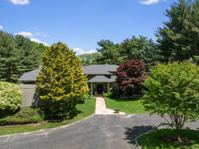  6 BR,  8.00 BTH &nbsp;Contemporary style home in Old Westbury