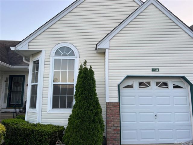  2 BR,  2.00 BTH &nbsp;Ranch style home in Port Jefferson Station