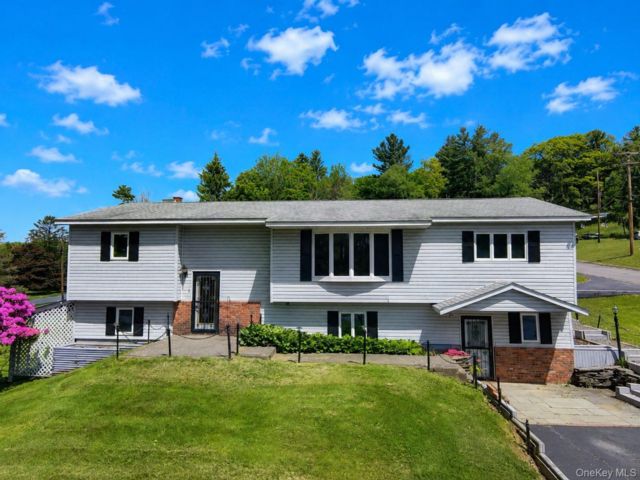  3 BR,  2.00 BTH &nbsp;Raised ranch style home in Liberty