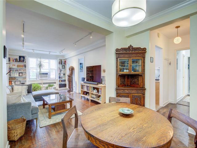  2 BR,  1.00 BTH &nbsp;High rise style home in Kew Gardens