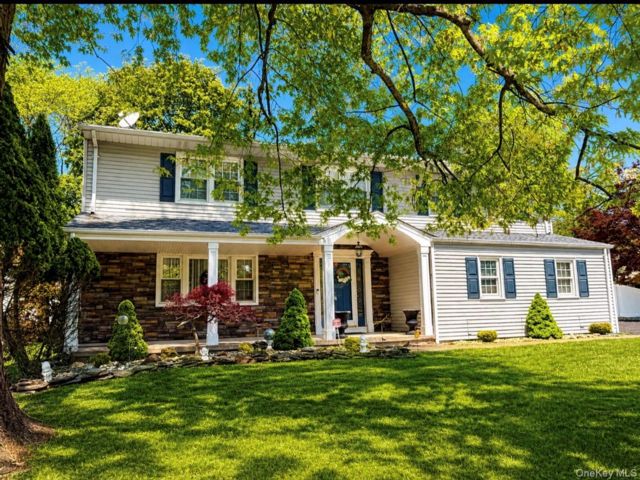 4 BR,  3.00 BTH &nbsp;Colonial style home in Tappan