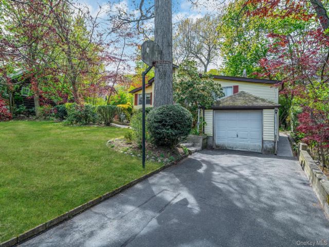 [Stony Brook Real Estate, listing number 7294101]