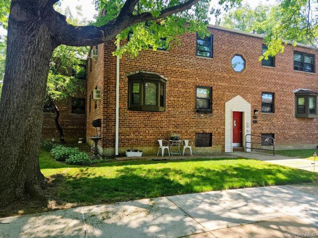 [Howard Beach Real Estate, listing number 7294126]