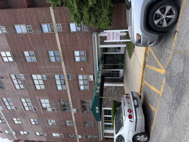  3 BR,  2.00 BTH &nbsp;Mid rise style home in Howard Beach