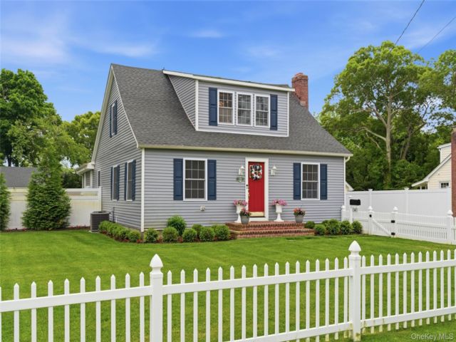 [Saint James Real Estate, listing number 7294212]