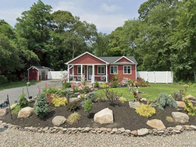 [Mastic Real Estate, listing number 7294247]