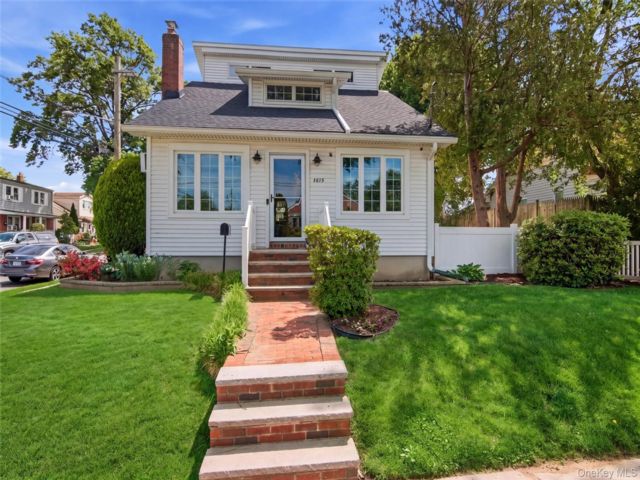  4 BR,  2.00 BTH &nbsp;Cape cod style home in Elmont