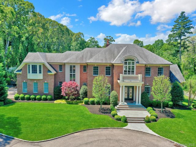  5 BR,  7.00 BTH &nbsp;Colonial style home in Setauket