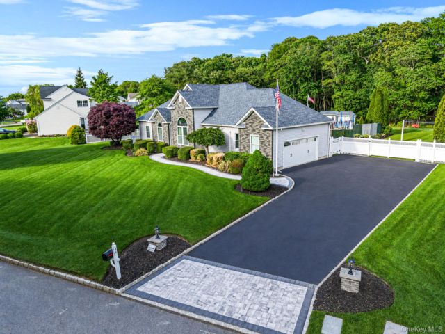 [Moriches Real Estate, listing number 7294311]