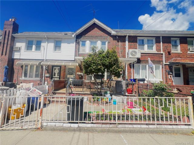  4 BR,  2.00 BTH &nbsp;Other style home in Maspeth