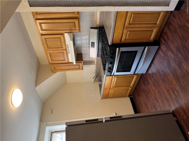  1 BR,  1.00 BTH &nbsp;Mid rise style home in Yonkers