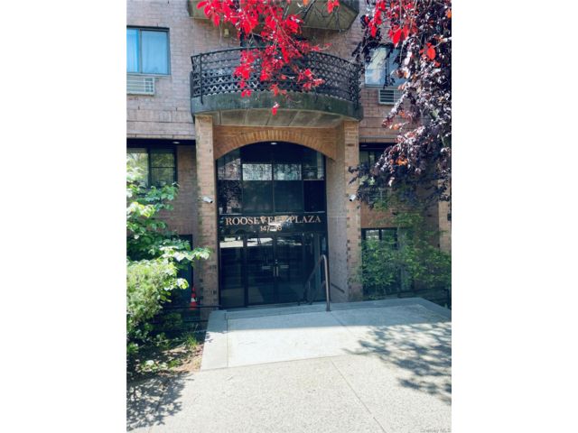  2 BR,  2.00 BTH &nbsp;Other style home in Flushing