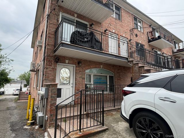 Studio,  0.00 BTH &nbsp;Commercial style home in Flushing