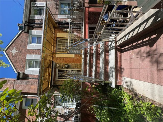[Wakefield Real Estate, listing number 7294413]