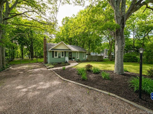  2 BR,  1.00 BTH &nbsp;Ranch style home in Miller Place
