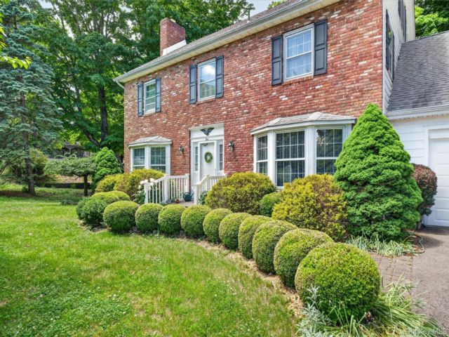  4 BR,  5.00 BTH &nbsp;Colonial style home in Cornwall On Hudson