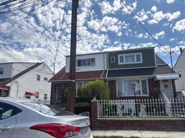  4 BR,  2.00 BTH &nbsp;Colonial style home in Jamaica
