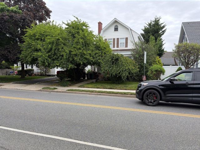  3 BR,  1.00 BTH &nbsp;Colonial style home in Rockville Centre