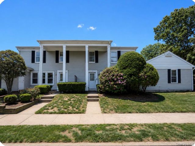  2 BR,  1.00 BTH &nbsp;Condo style home in Ridge