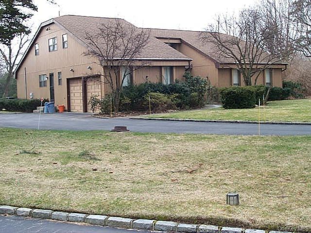  5 BR,  4.00 BTH &nbsp;Exp ranch style home in Old Westbury