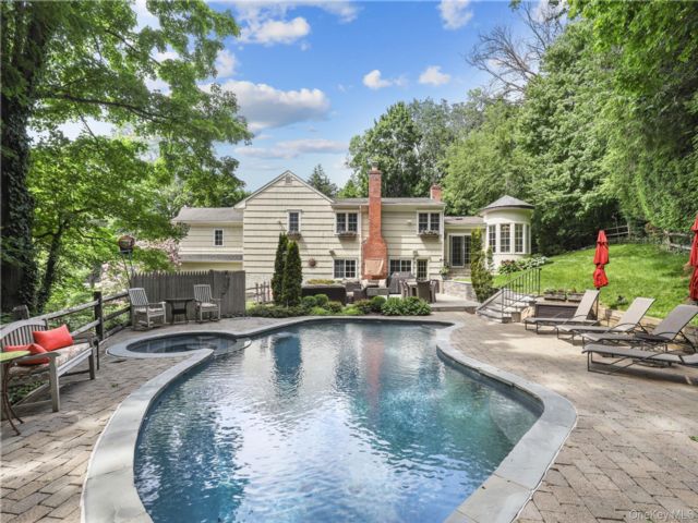  5 BR,  3.00 BTH &nbsp;Split level style home in Rye Brook