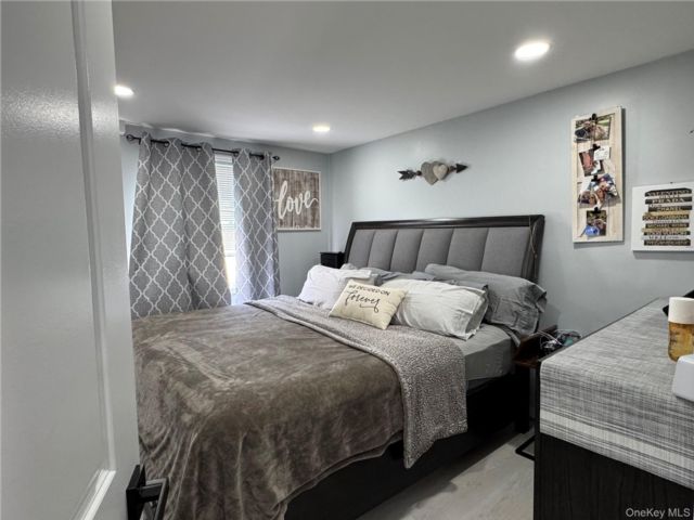  1 BR,  1.00 BTH &nbsp;Hi ranch style home in Copiague
