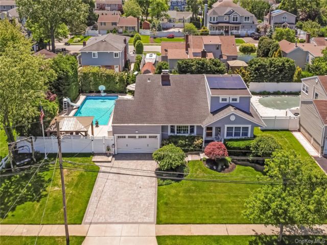  4 BR,  3.00 BTH &nbsp;Split level style home in Massapequa