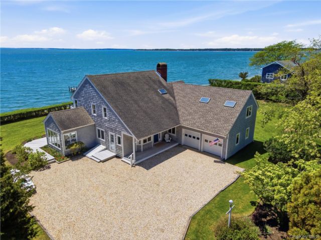  5 BR,  4.00 BTH &nbsp;Farmhouse style home in Shelter Island