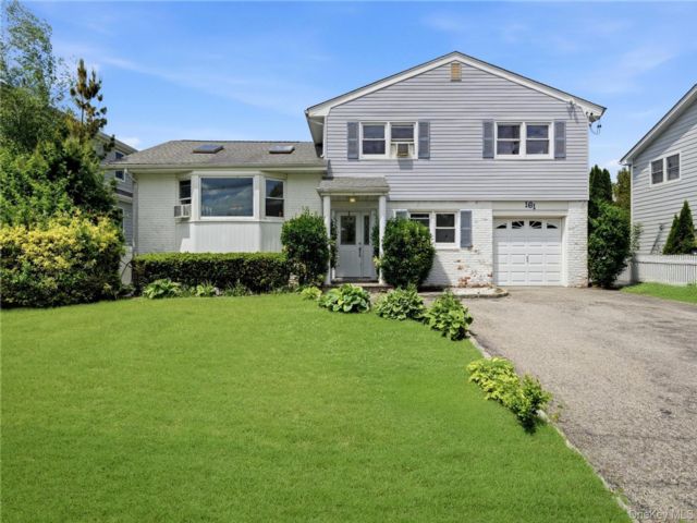  4 BR,  3.00 BTH &nbsp;Split level style home in Massapequa
