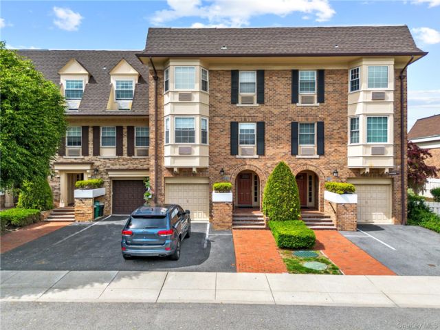  2 BR,  2.00 BTH &nbsp;Other style home in Bayside