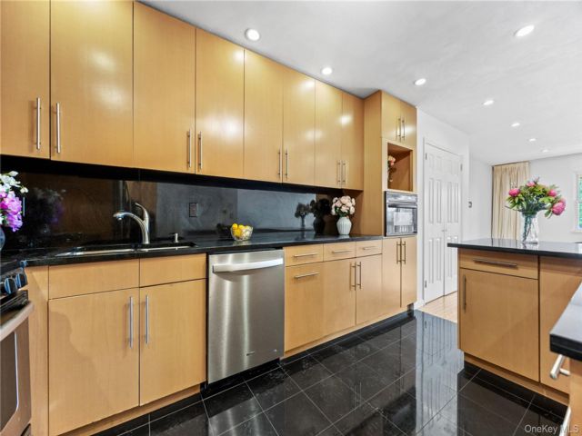 [PHOTO]