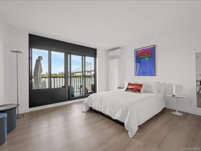 Studio,  1.00 BTH &nbsp;High rise style home in Astoria
