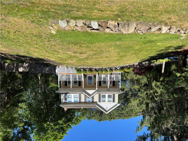  4 BR,  2.00 BTH &nbsp;Colonial style home in Rocky Point