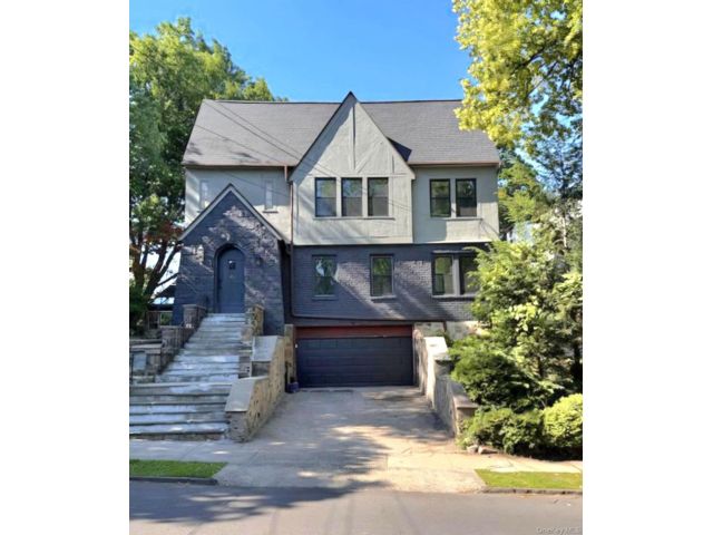  3 BR,  2.00 BTH &nbsp;Tudor style home in Fleetwood